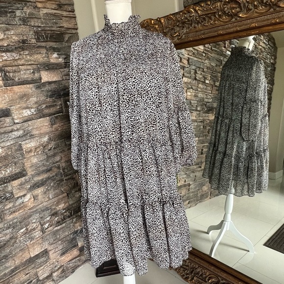 Taylor Dresses & Skirts - Taylor Monochrome Patterned Long Sleeve Dress